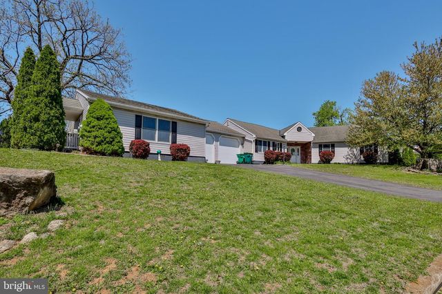 3 DUSTY RD, Easton, PA 18045