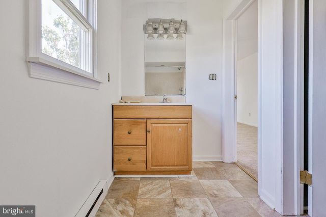 3 DUSTY RD, Easton, PA 18045