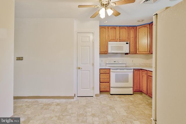 3 DUSTY RD, Easton, PA 18045