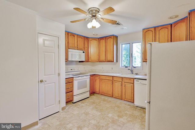 3 DUSTY RD, Easton, PA 18045