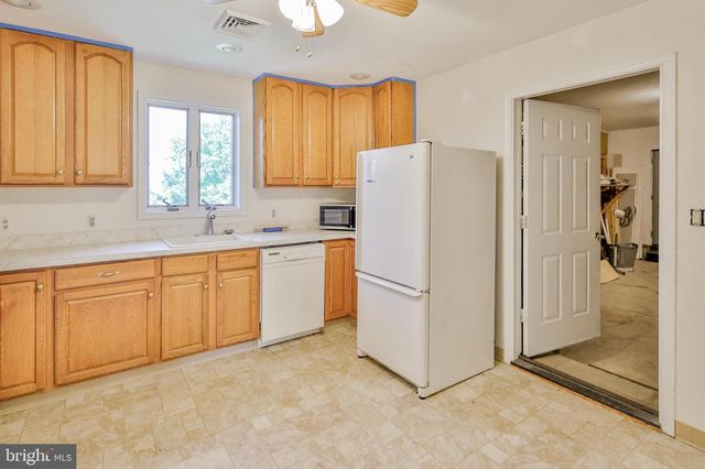 3 DUSTY RD, Easton, PA 18045