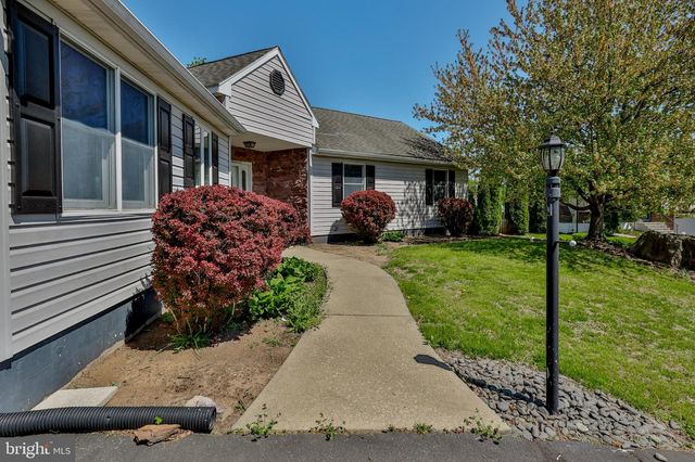 3 DUSTY RD, Easton, PA 18045