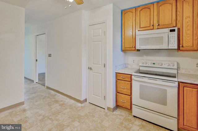 3 DUSTY RD, Easton, PA 18045