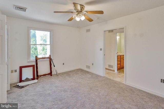 3 DUSTY RD, Easton, PA 18045