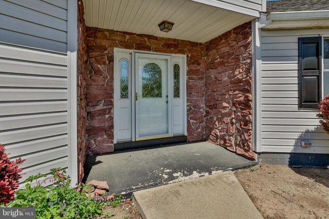 3 DUSTY RD, Easton, PA 18045