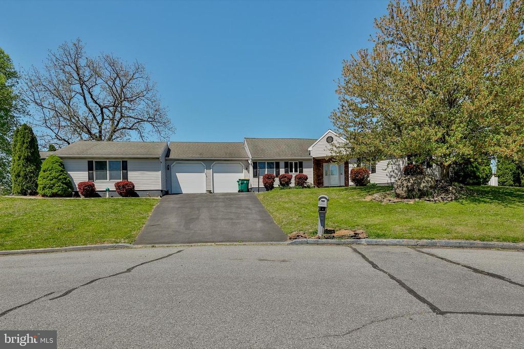 3 DUSTY RD, Easton, PA 18045