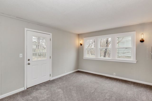 544 N Poplar St, Wichita, KS 67214