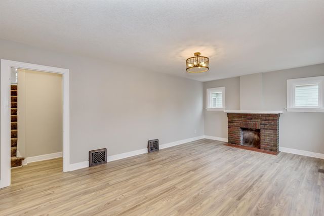 544 N Poplar St, Wichita, KS 67214