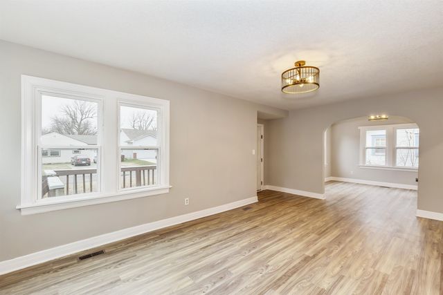 544 N Poplar St, Wichita, KS 67214