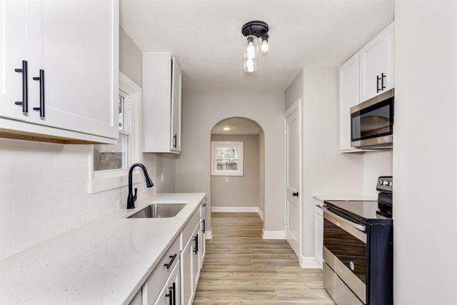 544 N Poplar St, Wichita, KS 67214