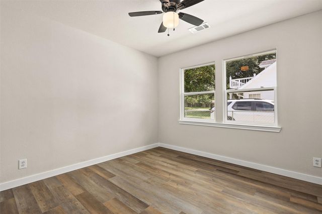 715 20th Avenue N, Texas City, TX 77590