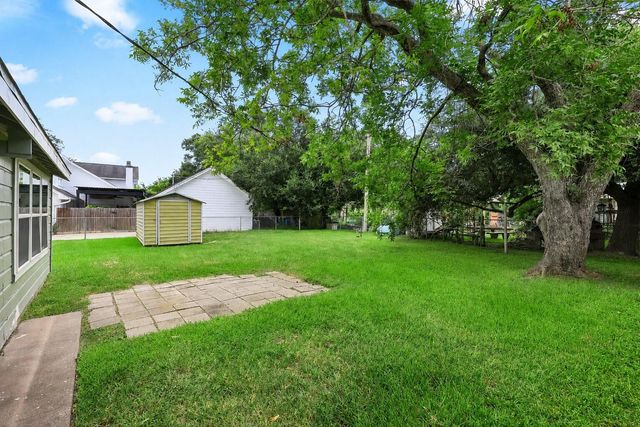 715 20th Avenue N, Texas City, TX 77590