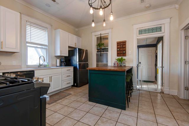 902 W Central Street, Springfield, MO 65802