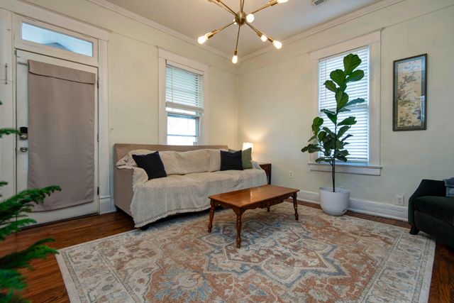 902 W Central Street, Springfield, MO 65802