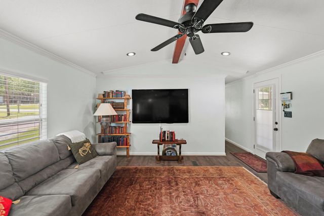 729 N Lake Shore Drive, Trinity, TX 75862