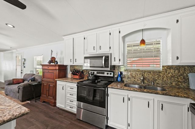 729 N Lake Shore Drive, Trinity, TX 75862