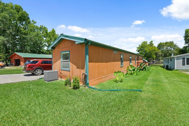 729 N Lake Shore Drive, Trinity, TX 75862