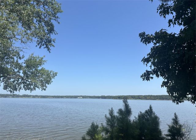 729 N Lake Shore Drive, Trinity, TX 75862