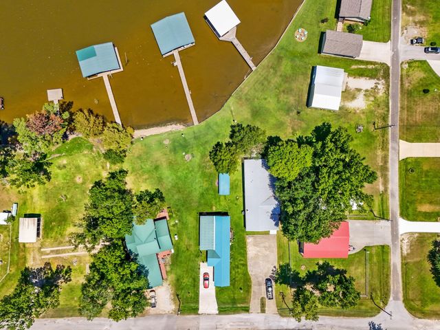 729 N Lake Shore Drive, Trinity, TX 75862