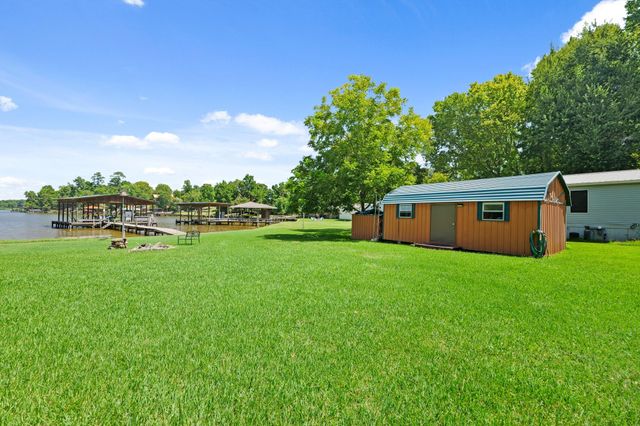 729 N Lake Shore Drive, Trinity, TX 75862