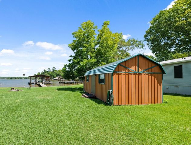 729 N Lake Shore Drive, Trinity, TX 75862