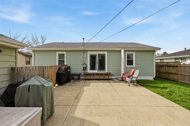 2270 24th Ave, Marion, IA 52302