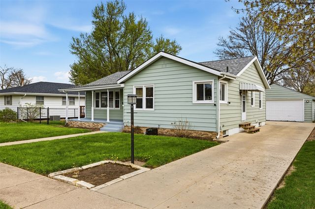 2270 24th Ave, Marion, IA 52302
