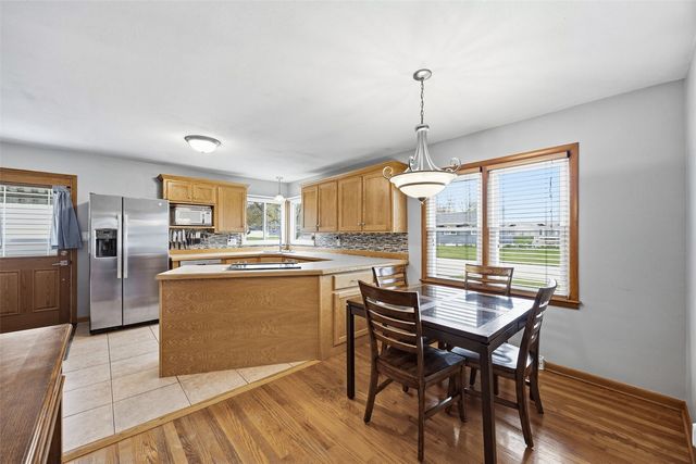 2270 24th Ave, Marion, IA 52302