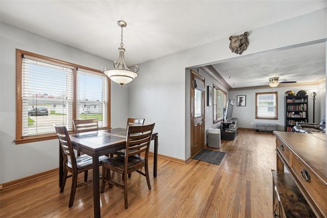 2270 24th Ave, Marion, IA 52302