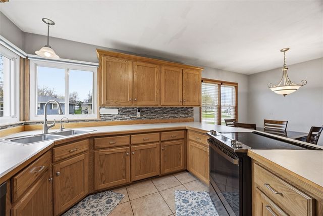 2270 24th Ave, Marion, IA 52302