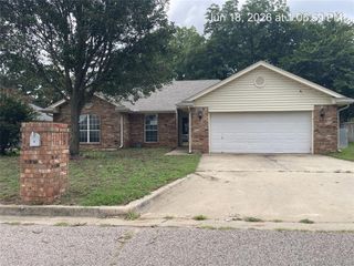3 Larkens Place, Shawnee, OK 74801