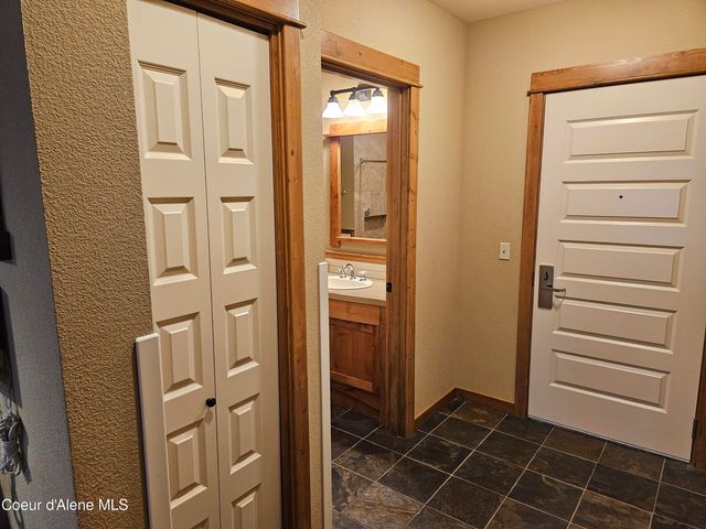 110 Morning Star Dr, 332, Kellogg, ID 83837