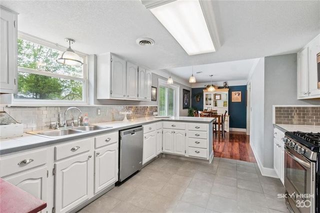 405 SW 10th Street, Bentonville, AR 72712