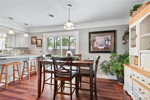 405 SW 10th Street, Bentonville, AR 72712