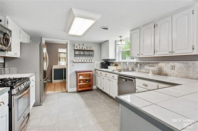 405 SW 10th Street, Bentonville, AR 72712