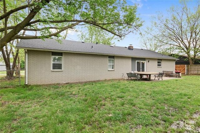 405 SW 10th Street, Bentonville, AR 72712