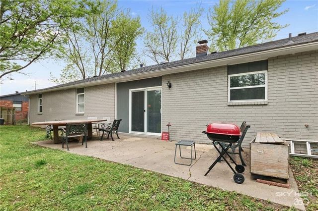 405 SW 10th Street, Bentonville, AR 72712