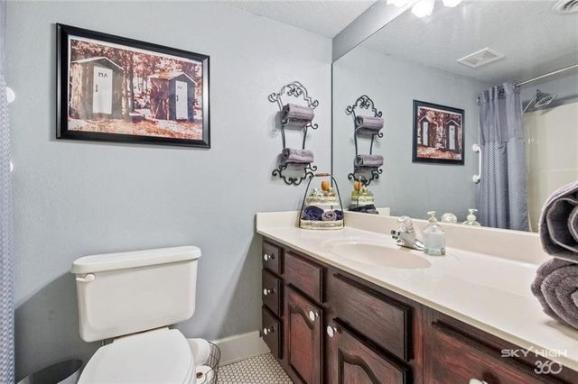 405 SW 10th Street, Bentonville, AR 72712