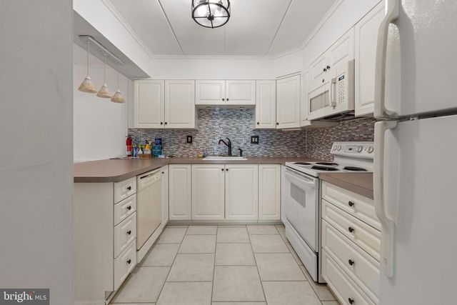 81 OAKRIDGE DR, Langhorne, PA 19047