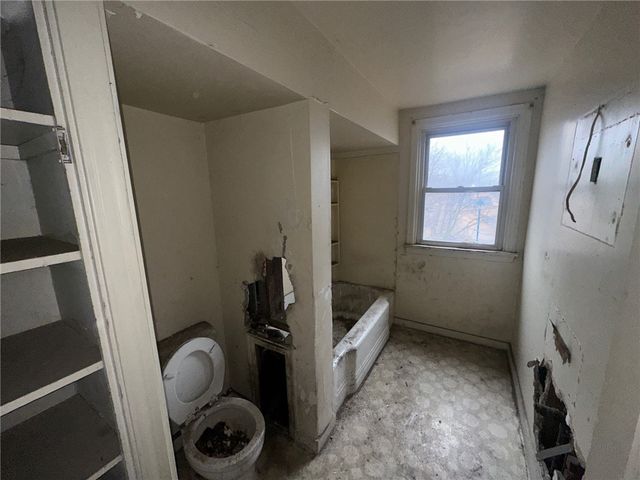 702 Whitney Ave, Wilkinsburg, PA 15221