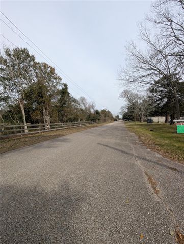 735 Sandpit Road, Alvin, TX 77511