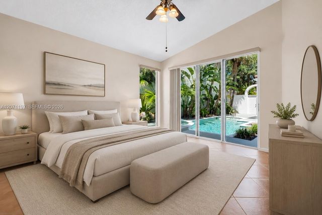 1051 W Bel Aire Drive W, Pembroke Pines, FL 33027