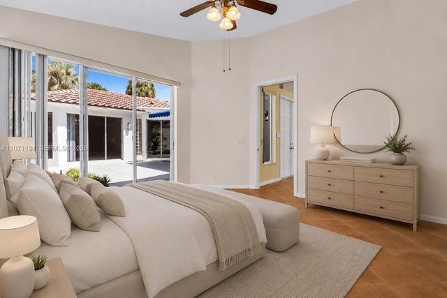 1051 W Bel Aire Drive W, Pembroke Pines, FL 33027