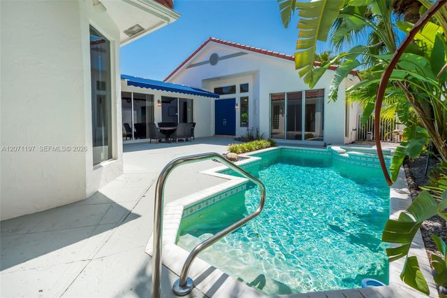 1051 W Bel Aire Drive W, Pembroke Pines, FL 33027