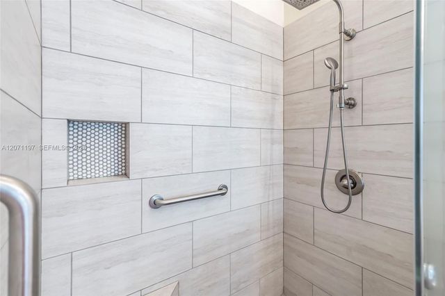 1051 W Bel Aire Drive W, Pembroke Pines, FL 33027