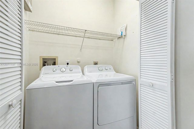 1051 W Bel Aire Drive W, Pembroke Pines, FL 33027