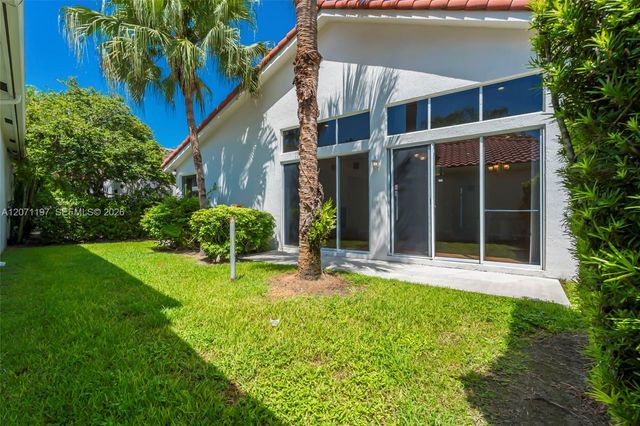 1051 W Bel Aire Drive W, Pembroke Pines, FL 33027
