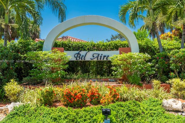 1051 W Bel Aire Drive W, Pembroke Pines, FL 33027