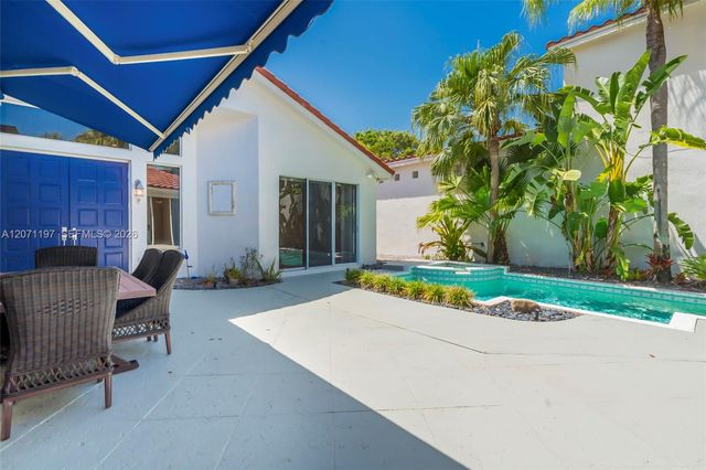1051 W Bel Aire Drive W, Pembroke Pines, FL 33027