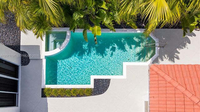 1051 W Bel Aire Drive W, Pembroke Pines, FL 33027